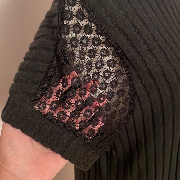 Perfect little black dress - Picture 3 of 5